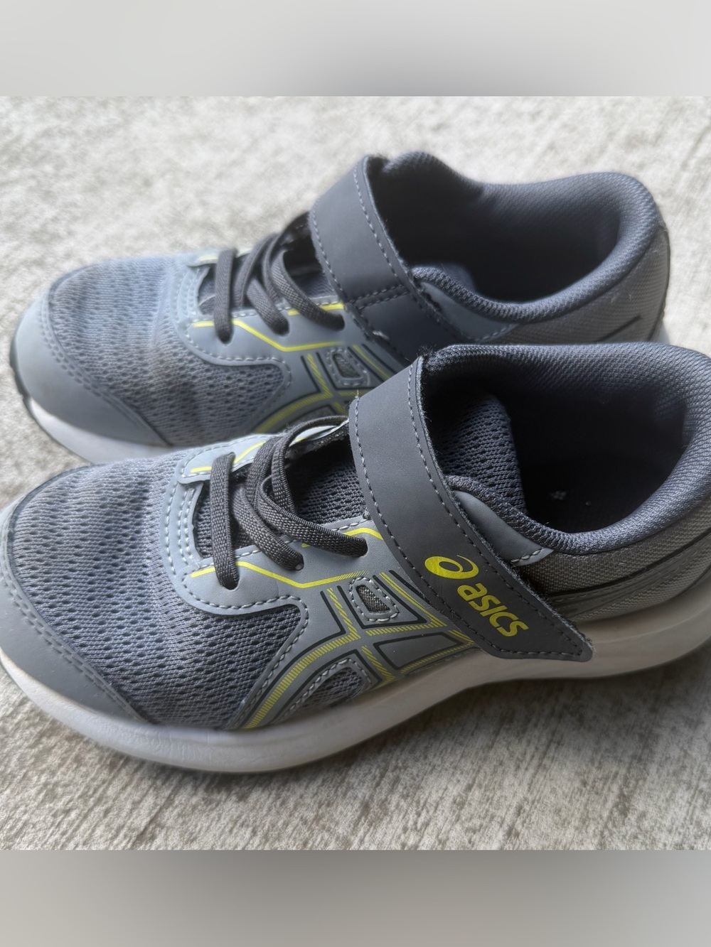 ASICS Kids Gray and Yellow Hook-and-Loop Sneakers size 13K